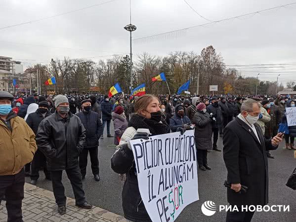 Сторонники Майи Санду протестуют против правительства в центр Кишинева