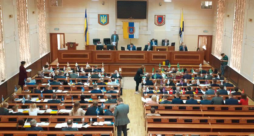 Третья сессия Одесского областного совета началась без драк