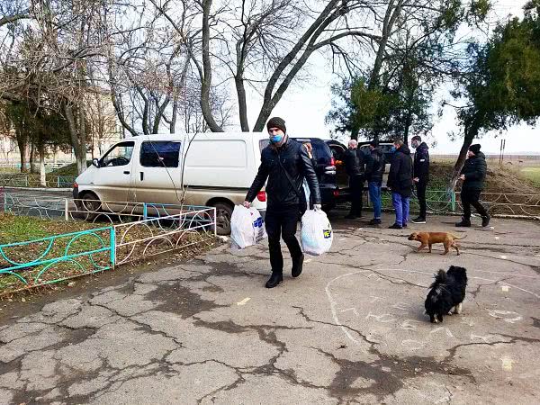 Волонтеры привезли воспитанникам Килийской школы-интерната гуманитарную помощь