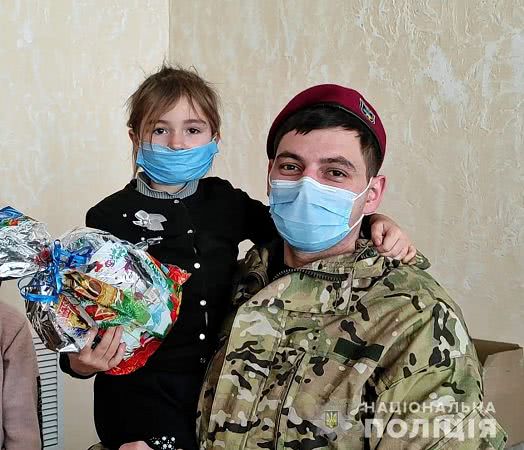 Полицейские Одесской области поздравили детей с Рождеством