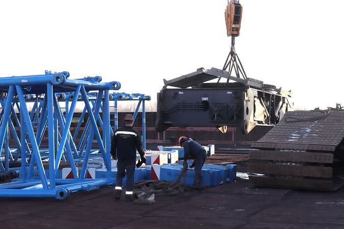 Измаильский порт сегодня принял груз - оборудование для монтажа ветрогенераторов (Фоторепортаж)