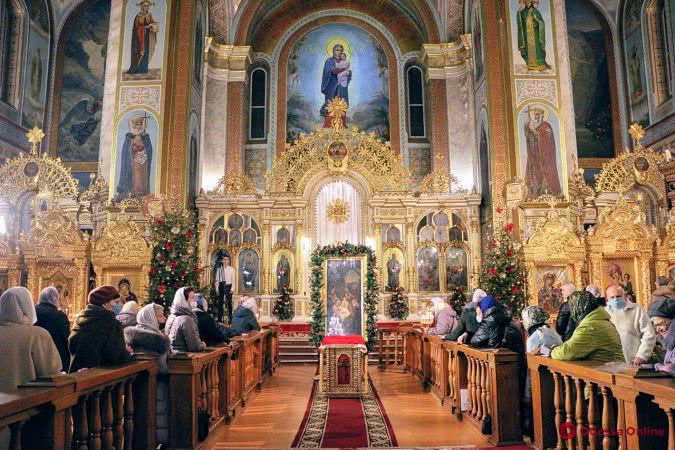 В Одессе православные христиане празднуют Рождество (фоторепортаж)