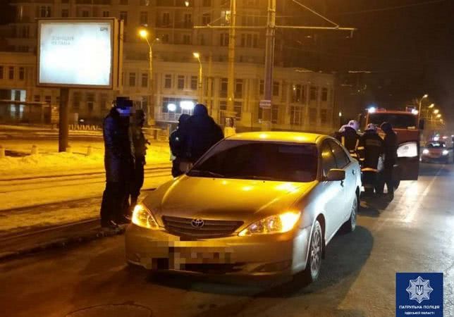 В Одесі біля театру Музкомедії зіткнулися три автомобілі: одна машина спалахнула