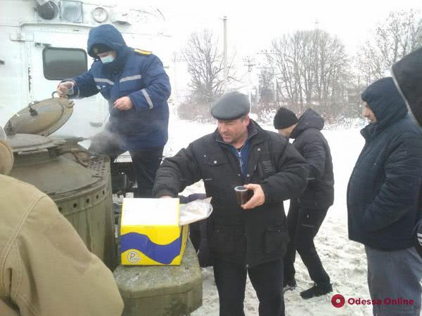 На дорогах области с начала непогоды спасатели освободили из сугробов 805 машин