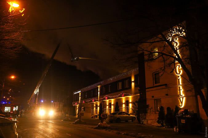 Пожежа в Одесі: поліція розглядає дві версії, Труханов назвав хостели «притонами»