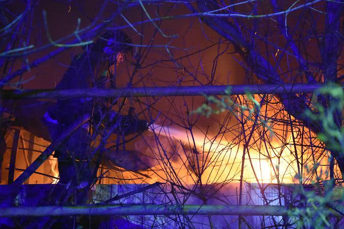 На окраине Одессы горел ангар и грузовик (фото)