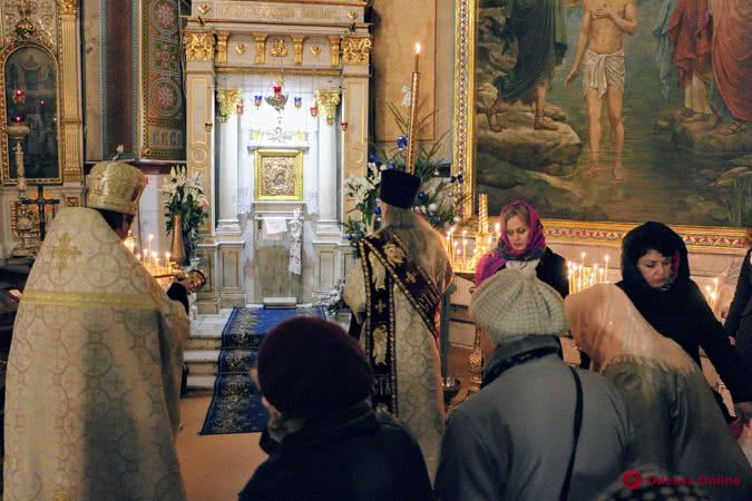 В Одессе православные христиане празднуют Рождество (фоторепортаж)