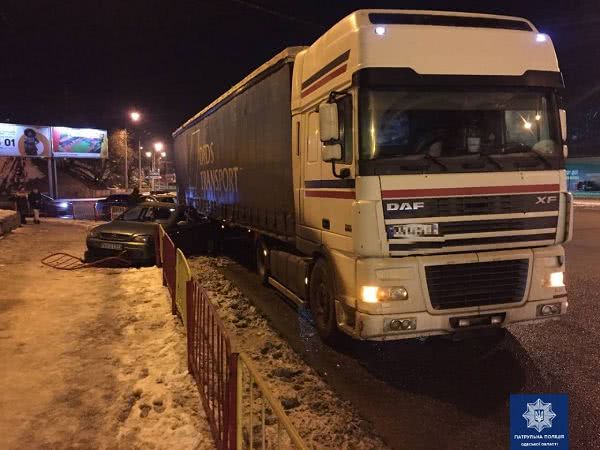 В ночной аварии на Балковской пострадал 22-летний парень