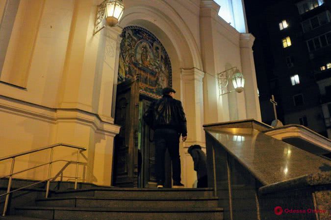 В Одессе православные христиане празднуют Рождество (фоторепортаж)