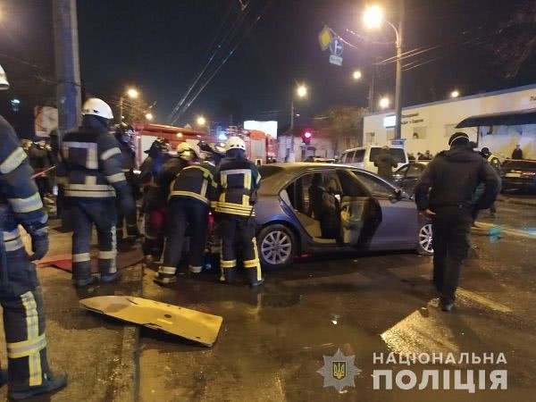 Двое молодых мужчин погибли в ночной аварии в Одессе (фото)