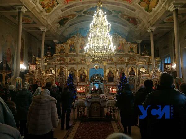 Храм ПЦУ в Одессе: две праздничные службы одновременно (фото, видео)