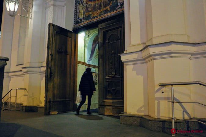 В Одессе православные христиане празднуют Рождество (фоторепортаж)