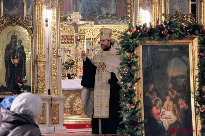 В Одессе православные христиане празднуют Рождество (фоторепортаж)