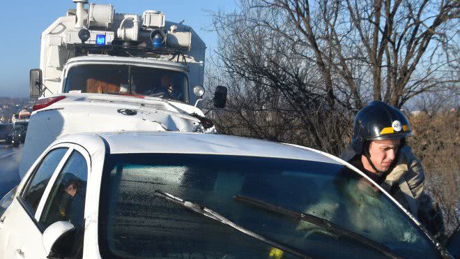 В Одесской области в водоём попала машина, водитель удрал до приезда ГСЧС