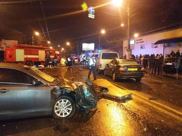 2 погибших и 6 пострадавших: подробности вечерней аварии с 5-ю автомобилями на Молдаванке