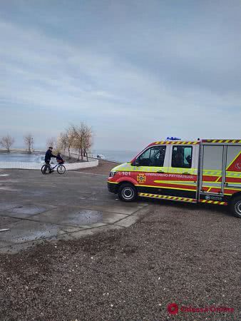 Гуляли по тонкому льду Днестровского лимана: в Одесской области дети «поставили на уши» спасателей