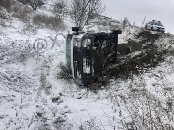 На трассе Одесса — Южный водитель слетел с дороги (фото)