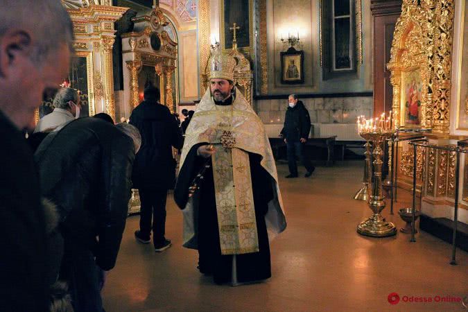 В Одессе православные христиане празднуют Рождество (фоторепортаж)