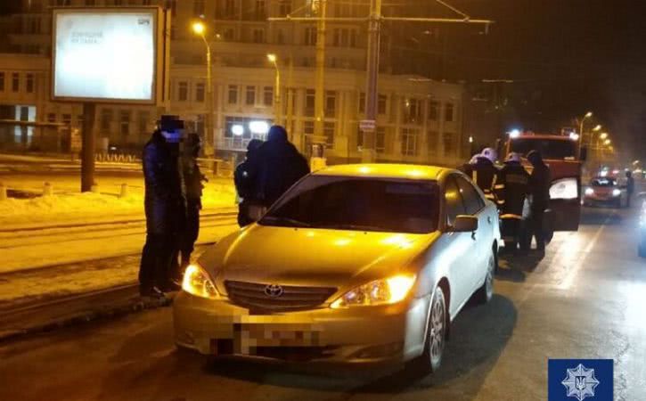 Ночью в Одессе «Шевроле» столкнулся с двумя авто и загорелся