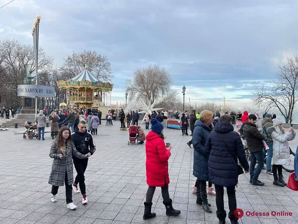 В центре Одессы продолжается празднование Нового года