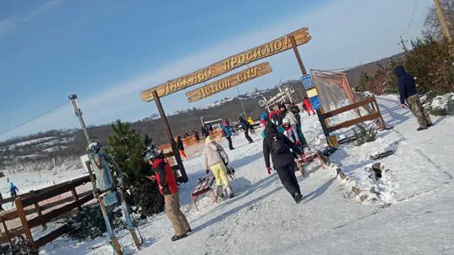 Наче у Буковелі: на гірськолижному курорті в Одеській області величезні черги