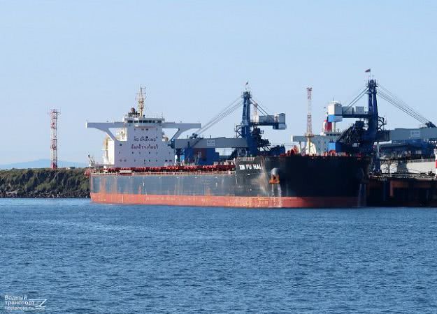 В порт «Южный» зашли на загрузку три огромных балкера