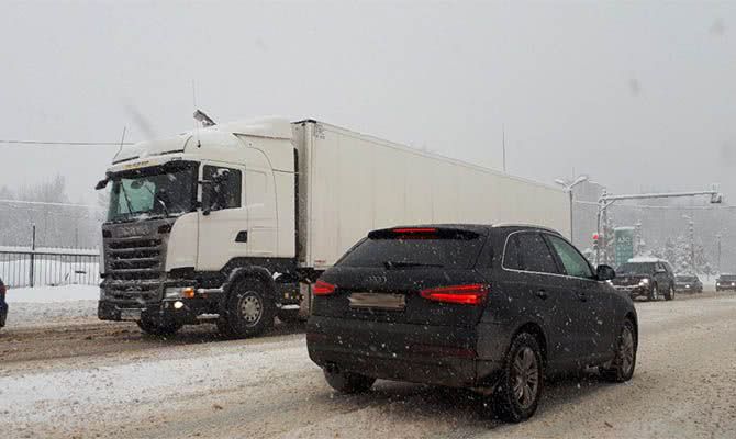 В двух областях ограничено движение большегрузного транспорта