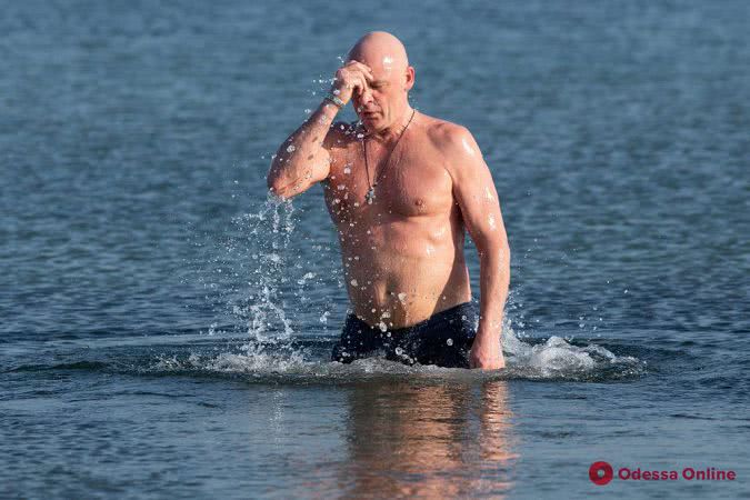Геннадий Труханов окунулся в ледяное море (видео)