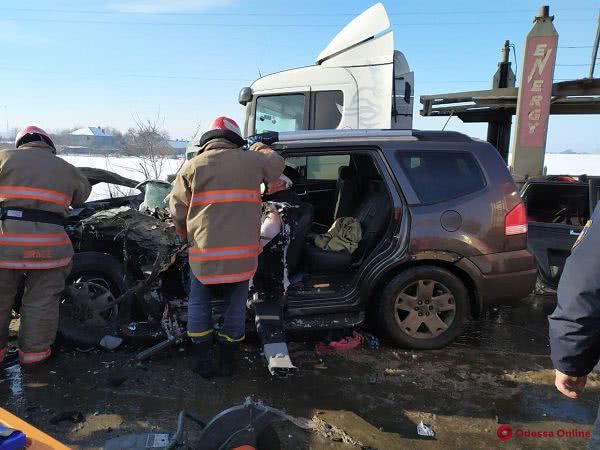 Под Одессой столкнулись грузовик и легковушка — есть пострадавший