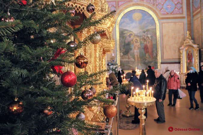 В Одессе православные христиане празднуют Рождество (фоторепортаж)