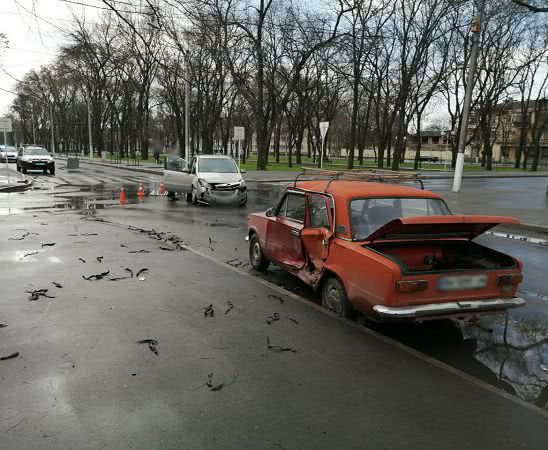 В Измаиле перекресток возле тюрьмы не поделили два автомобиля: пострадала женщина-пассажир