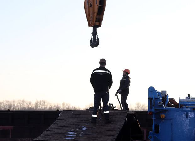 Измаильский порт сегодня принял груз - оборудование для монтажа ветрогенераторов (Фоторепортаж)