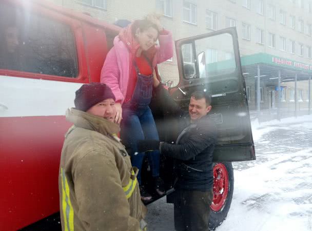 В Одесской области женщину пришлось доставлять в роддом на пожарной машине