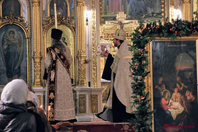 В Одессе православные христиане празднуют Рождество (фоторепортаж)