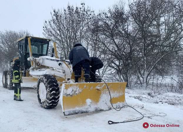 В Одесской области спасатели продолжают ликвидировать последствия снегопада