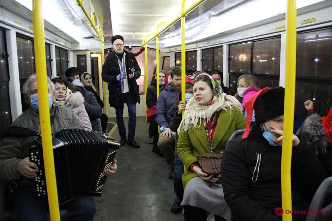 В Одессе проходит карантинный рождественский парад трамваев