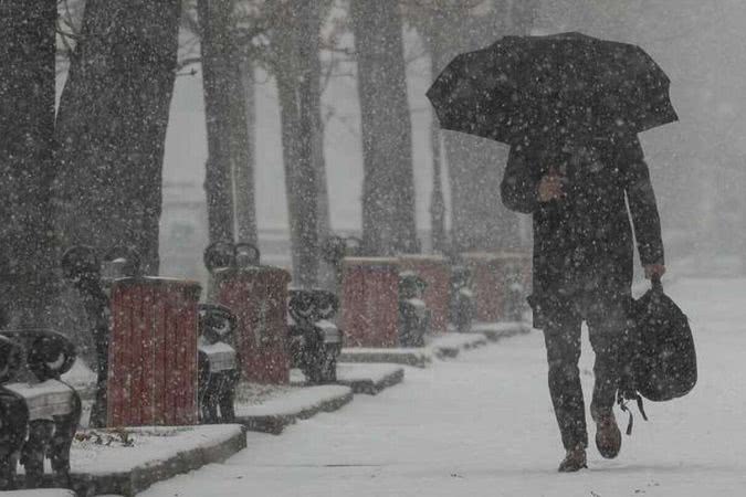 Одесские власти просят граждан ограничить передвижение по городу из-за выпавшего снега