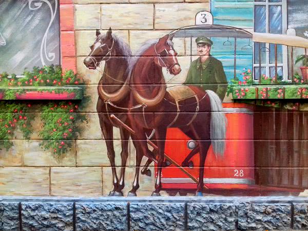 Улицу в Белгороде-Днестровском украсили картинами городской жизни прошлых веков (фото, видео)