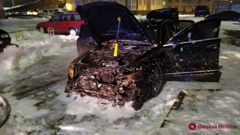 В Южном сгорел автомобиль Audi А6
