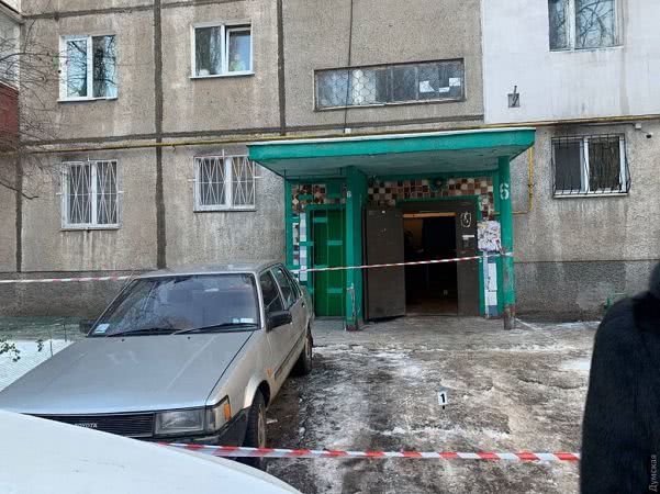 Вышел из дома с человеческой головой: подробности убийства двух человек в Одессе (ФОТО, ВИДЕО)
