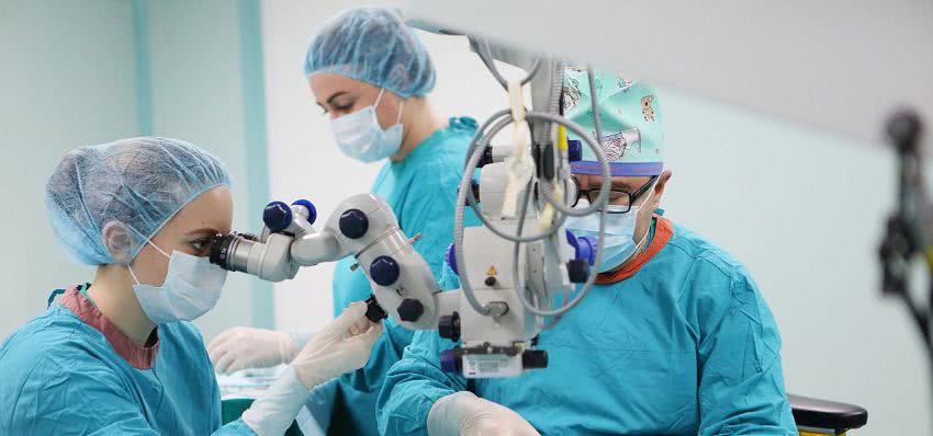 В институте Филатова провели уникальную операцию 21-летней пациентке