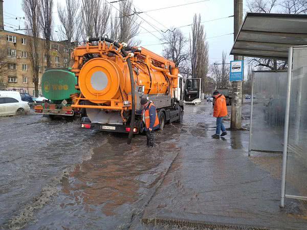 Потоп на Промышленной: одесситы остались без троллейбуса