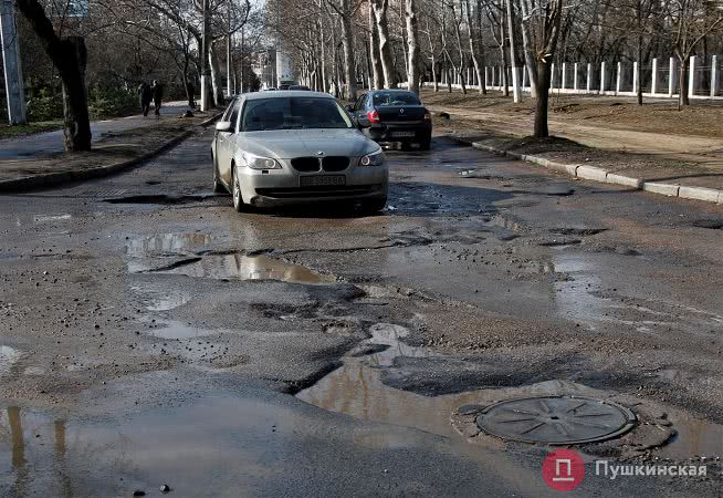 В мэрии рассказали, как нынешняя зима «убила» одесские дороги и сколько потратят на их ремонт