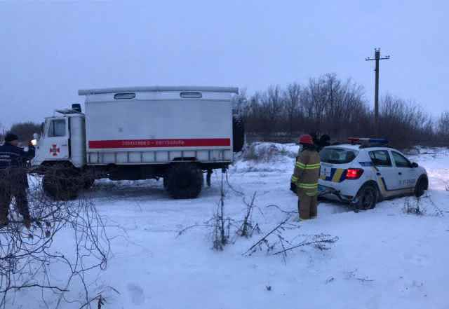 Подольский район: патрульный автомобиль из сугроба вытягивали спасатели