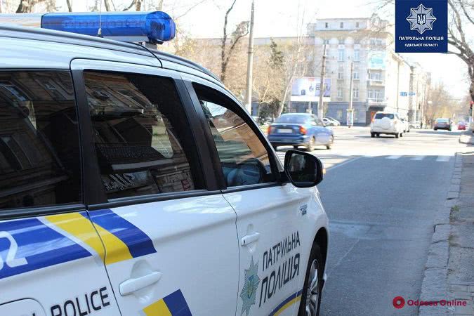 Забрали ящик для пожертвований: патрульные с погоней задержали преступников