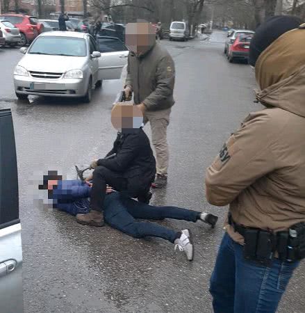 В Одессе полиция и СБУ задержали этническую группу фальшивомонетчиков (фото)