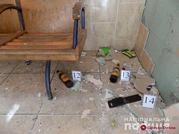 Одесская область: на железнодорожной станции двое парней избили и ограбили пассажира