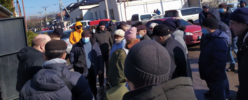 Жители пригорода Одессы митингуют из-за отключения света в их домах (фото)