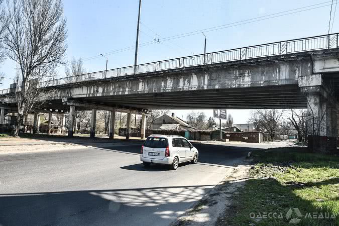 Ивановский мост в Одессе закрыли для проезда грузовиков
