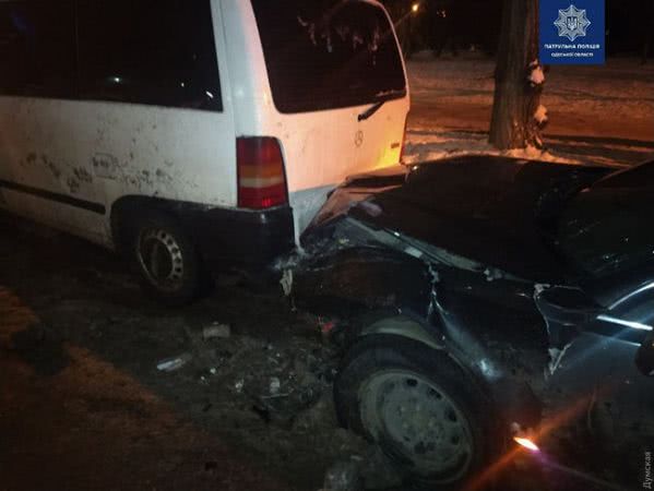 Пьяный водитель спровоцировал ДТП в Одессе: разбиты семь автомобилей 04